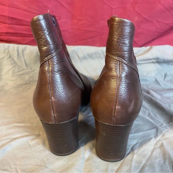 Clarks 87391 Artisan Brown Leather Button Bootie size 12 - Picture 3 of 11